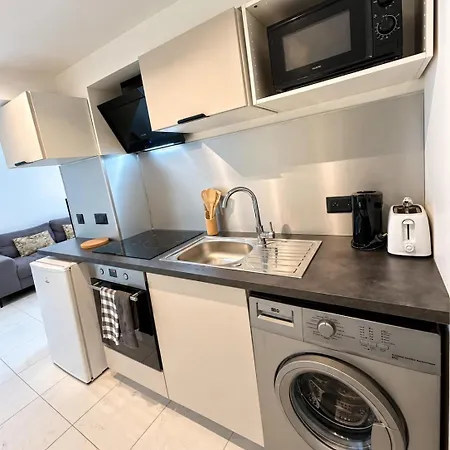 L'emeraude, Cozy And Air-conditioned, 1 Bedroom Apartment *