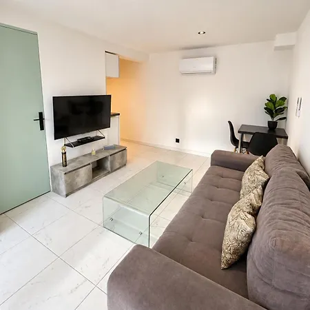 L'emeraude, Cozy And Air-conditioned, 1 Bedroom Apartment *